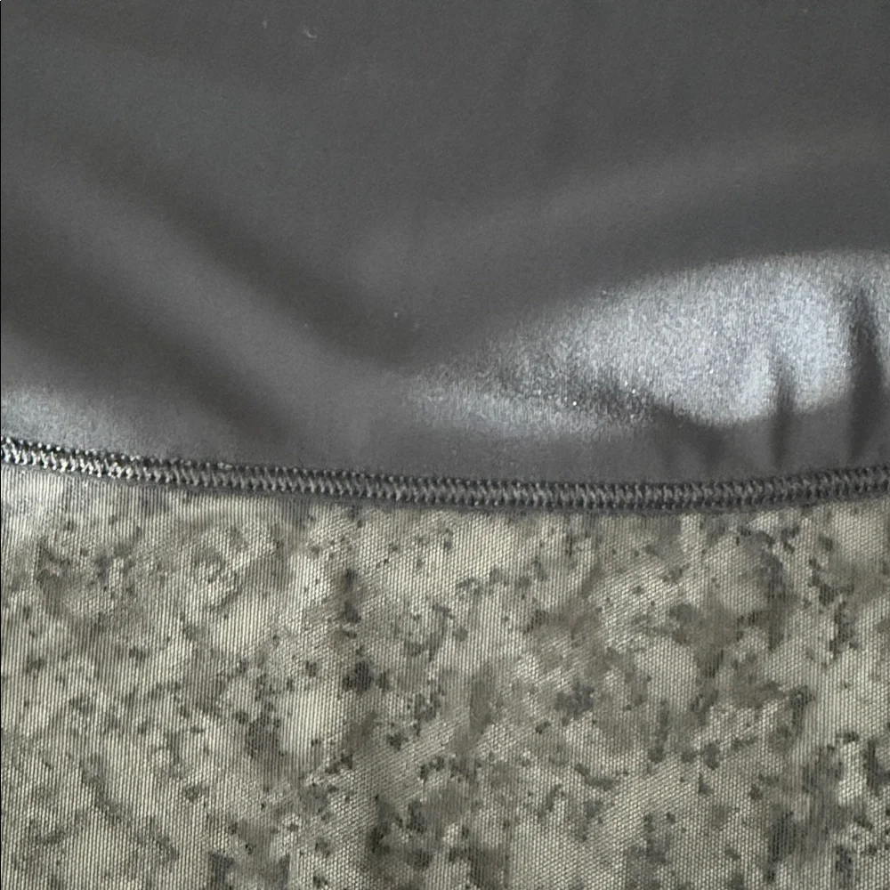 Lululemon Athletica Black Cross Back Short Sleeve Top w/Sheer trim Sz 6 - Picture 8 of 9